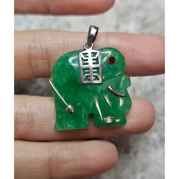 🐘 Sterling Silver Dyed Jade Elephant Pendant - Lucky Trunk Up - Picture 3 of 3